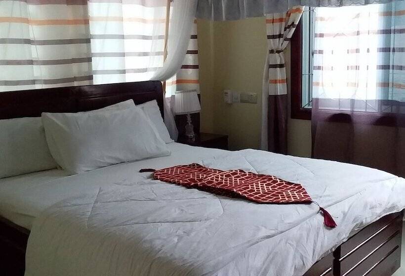 בית מלון כפרי Triple J Resort