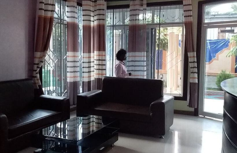 בית מלון כפרי Triple J Resort