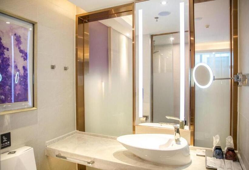 Lavande Hotel Changji Changning Road