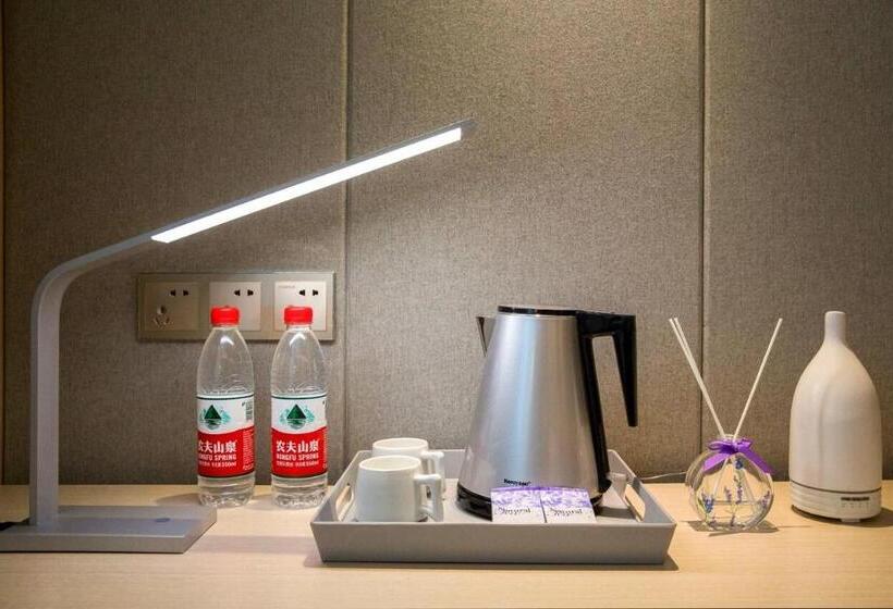 Lavande Hotel Changji Changning Road