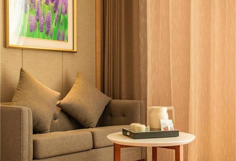 Lavande Hotel Jiangmen Golf Club