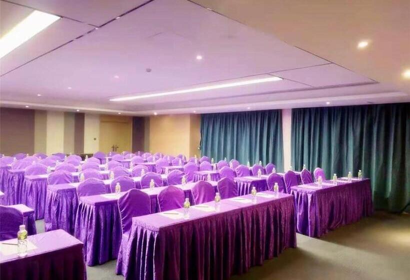 Lavande Hotel Jiangmen Golf Club