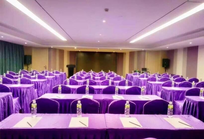 Lavande Hotel Jiangmen Golf Club