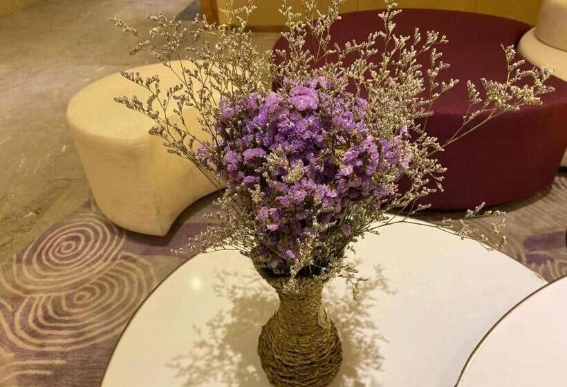 Lavande Hotel Jiangmen Golf Club