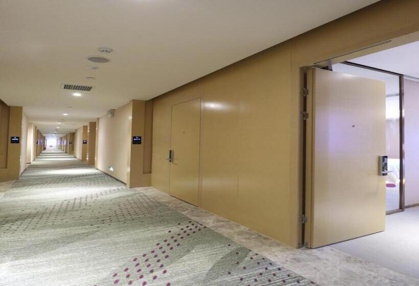 Lavande Hotel Jiangmen Heshan Bus Terminal