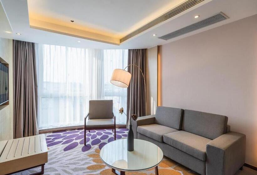 Lavande Hotel Luzhou Wanda Plaza Southwest Commercial City