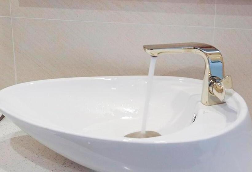 Lavande Hotel Neijiang High Speed Railway Station Peace Plaza