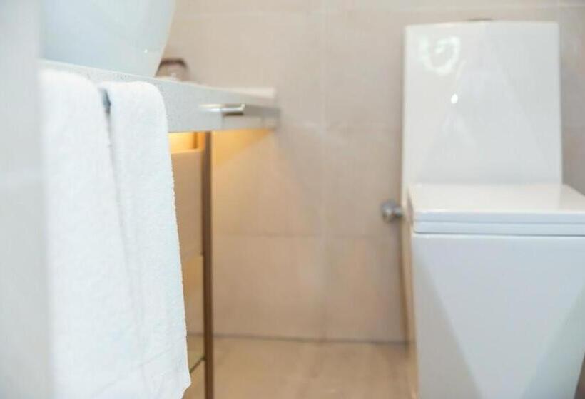 Lavande Hotel Neijiang High Speed Railway Station Peace Plaza