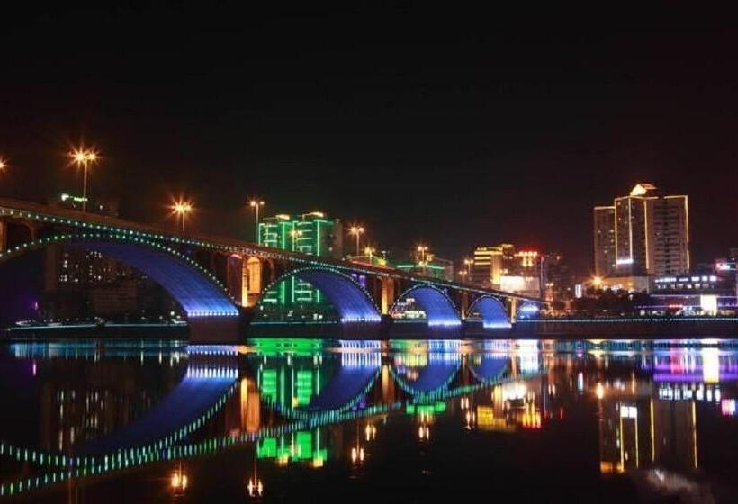 Lavande Hotel Neijiang High Speed Railway Station Peace Plaza