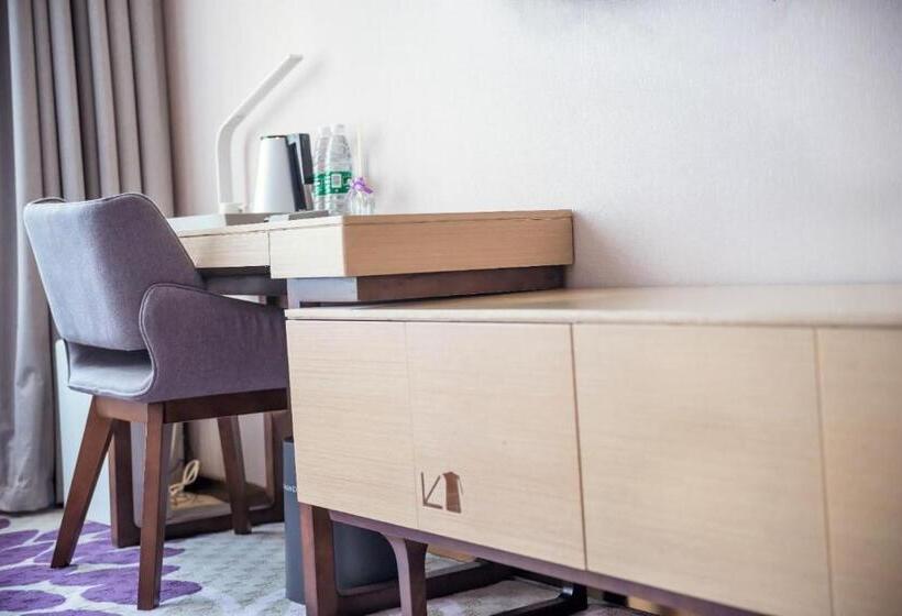 Lavande Hotel Neijiang High Speed Railway Station Peace Plaza