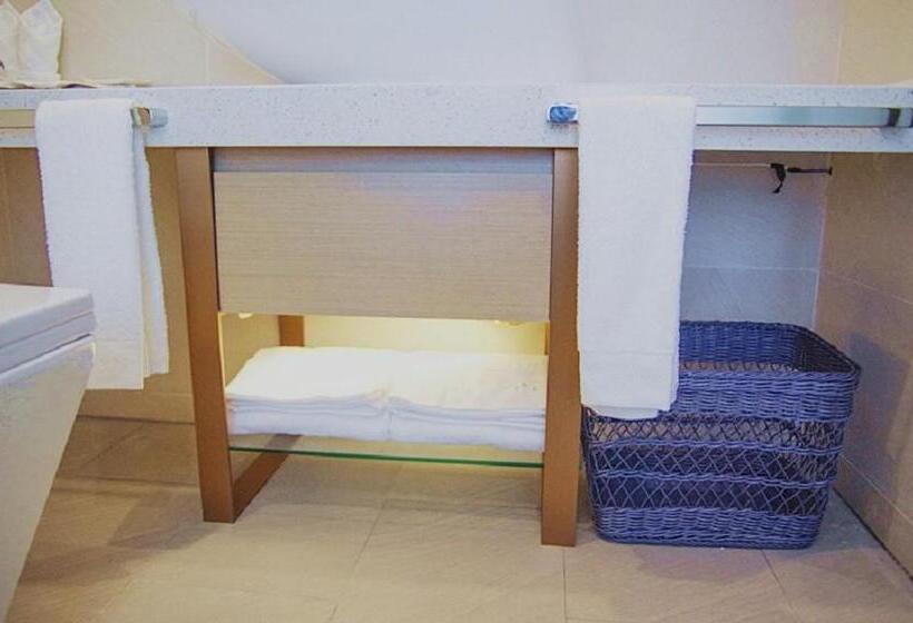 Lavande Hotel Neijiang High Speed Railway Station Peace Plaza