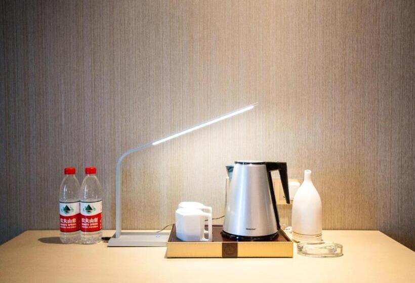 Lavande Hotel Urumqi High Speed Railway Wanda Plaza