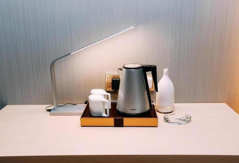 Lavande Hotel Urumqi High Speed Railway Wanda Plaza