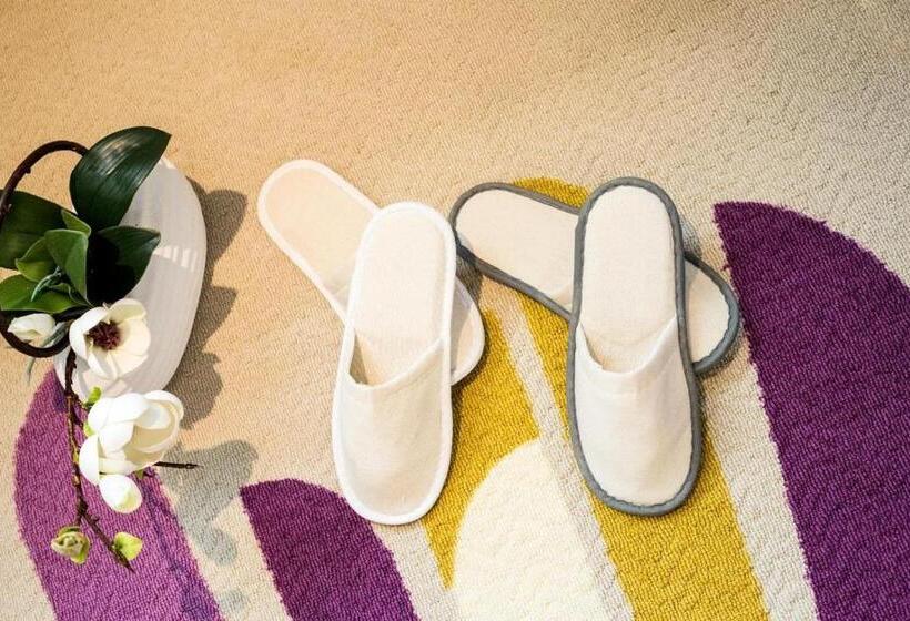 Lavande Hotel Zhanjiang Haibin Avenue Jiangnanshijia