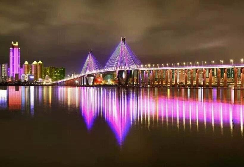 Lavande Hotel Zhanjiang Haibin Avenue Jiangnanshijia