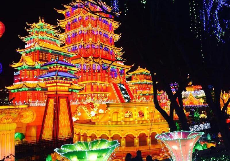 Lavande Hotel Zigong Tanmulin Lantern Park