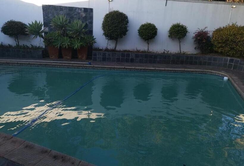 Пансион Erasmus Manor Guest House