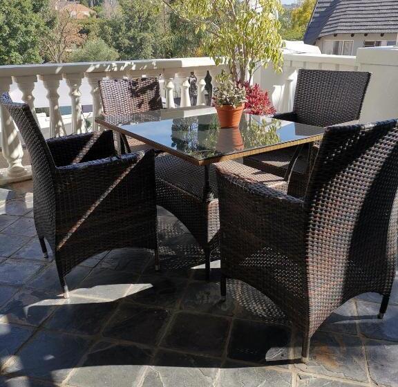 Пансион Erasmus Manor Guest House