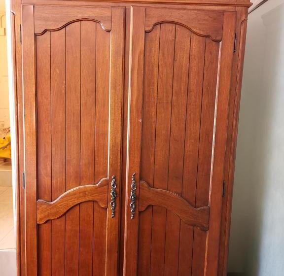 Пансион Erasmus Manor Guest House