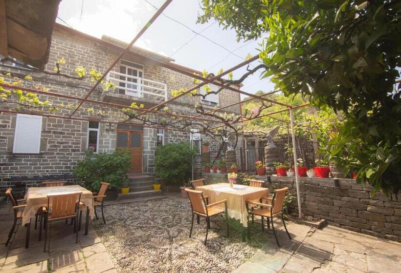 Пансион The Mosaic House Shtepia Me Mozaik