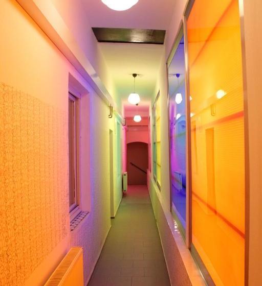 ユースホステル Schrott Bed&beer