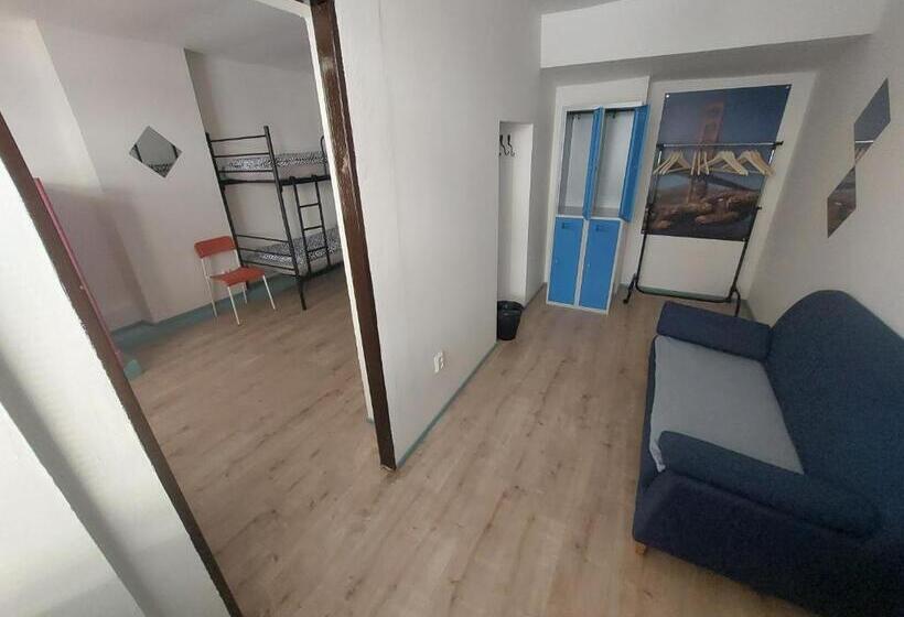 ユースホステル Schrott Bed&beer