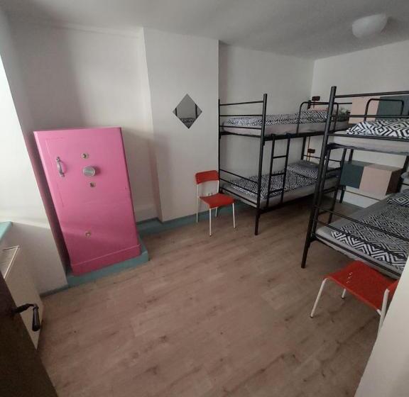 ユースホステル Schrott Bed&beer