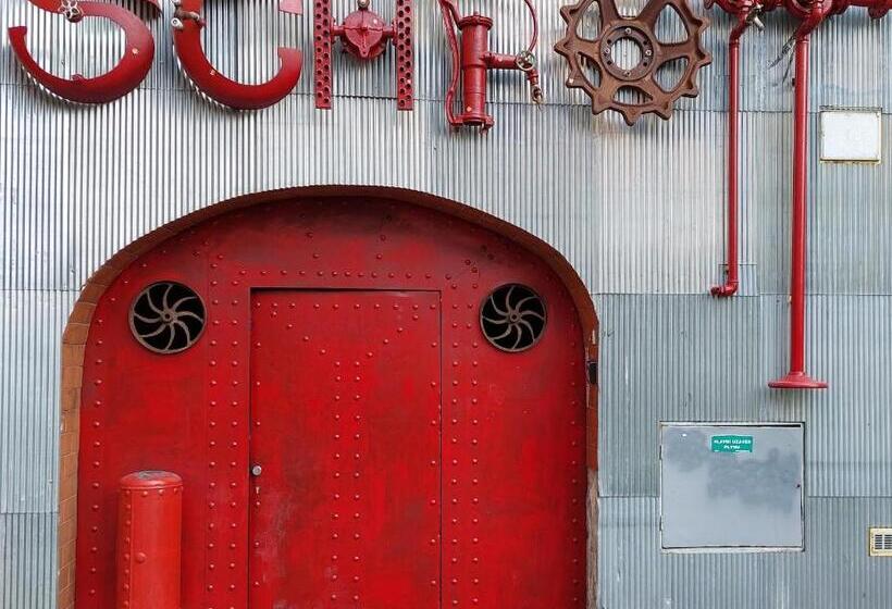 ユースホステル Schrott Bed&beer