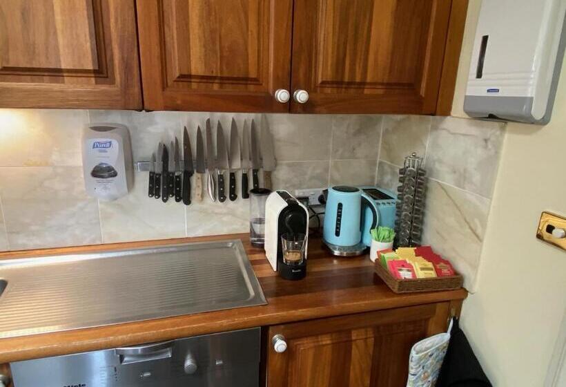 تختخواب و صبحانه Bon Accord Luxury Accommodation