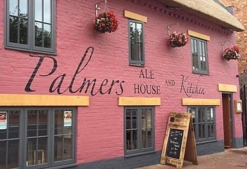 ベッドアンドブレックファースト Palmers Ale House & Kitchen