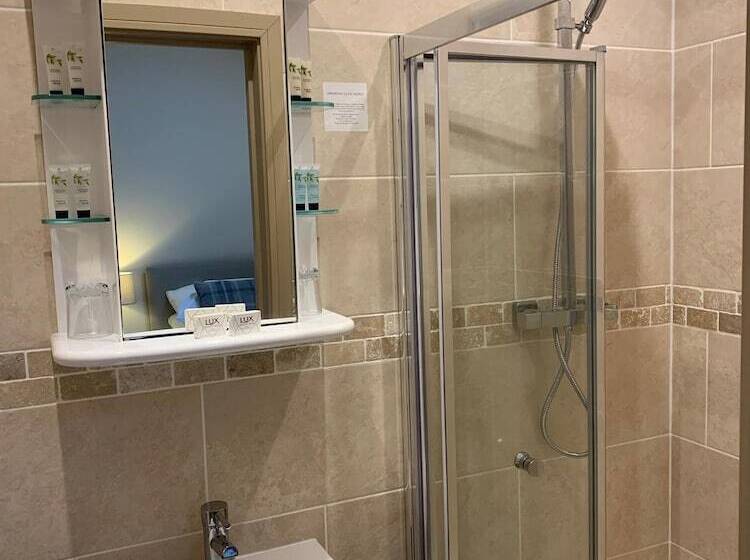 ベッドアンドブレックファースト Palmers Ale House & Kitchen