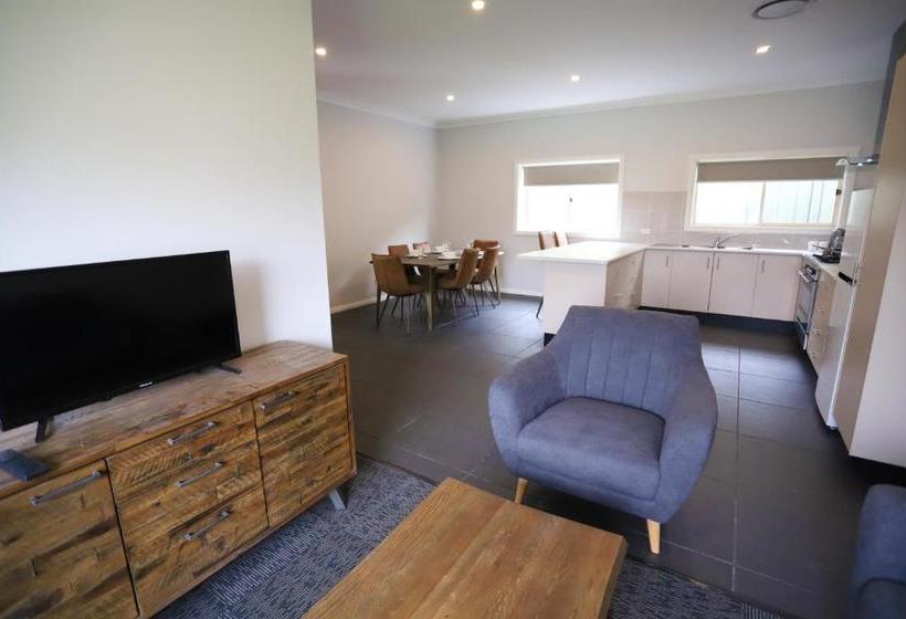 Eastend Studio Apartments