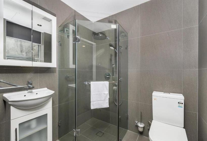 هتل Studios On King