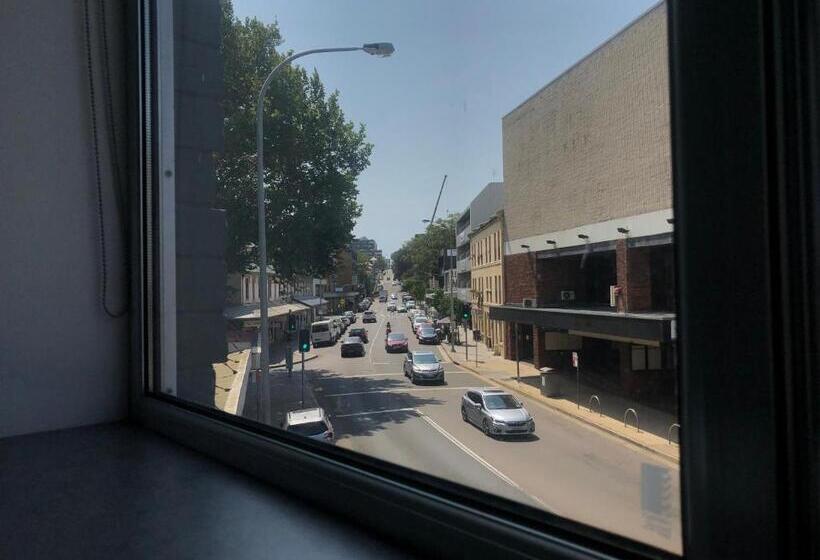 هتل Studios On King