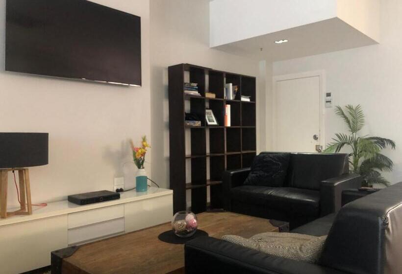 Отель Studios On King