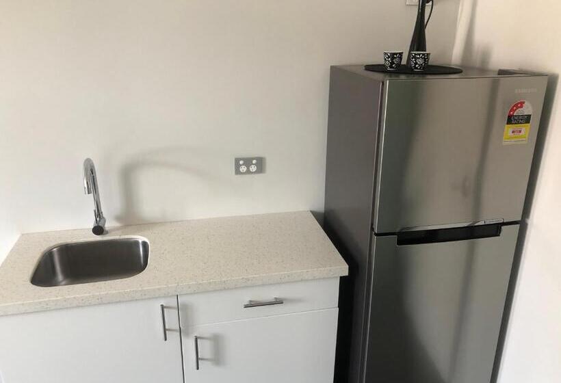 Отель Studios On King