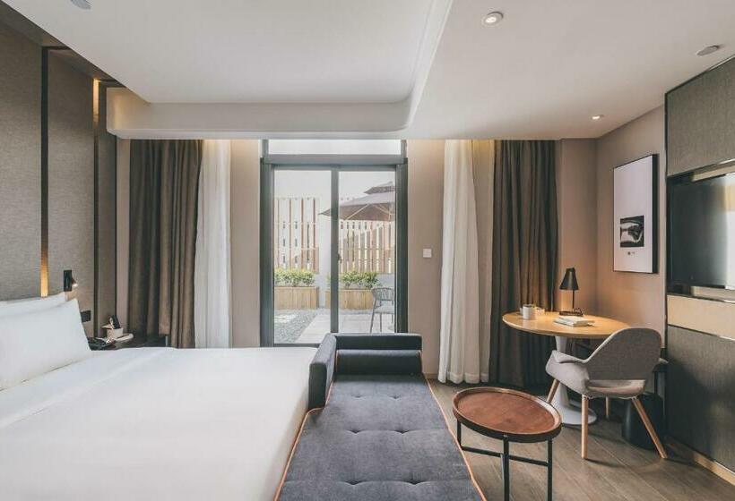 Atour Hotel Ningbo Jishi Harbor Outlets