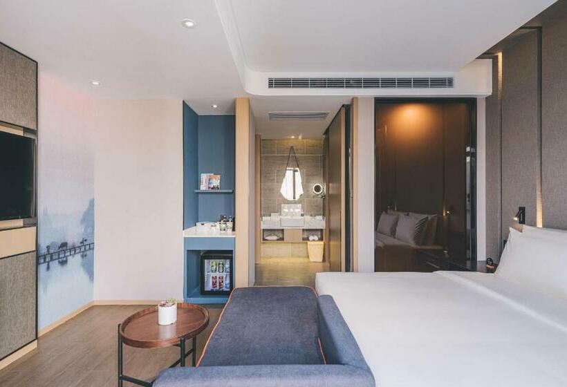 Atour Hotel Ningbo Jishi Harbor Outlets