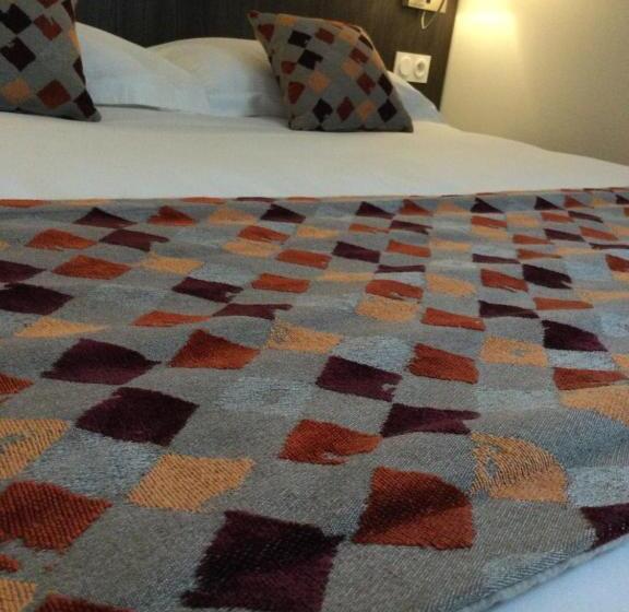 Brit Hotel Ploermel   Hotel De L Hippodrome