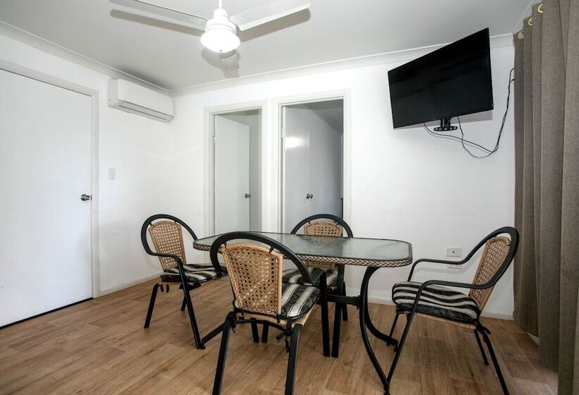 هتل Bundaberg Park Village