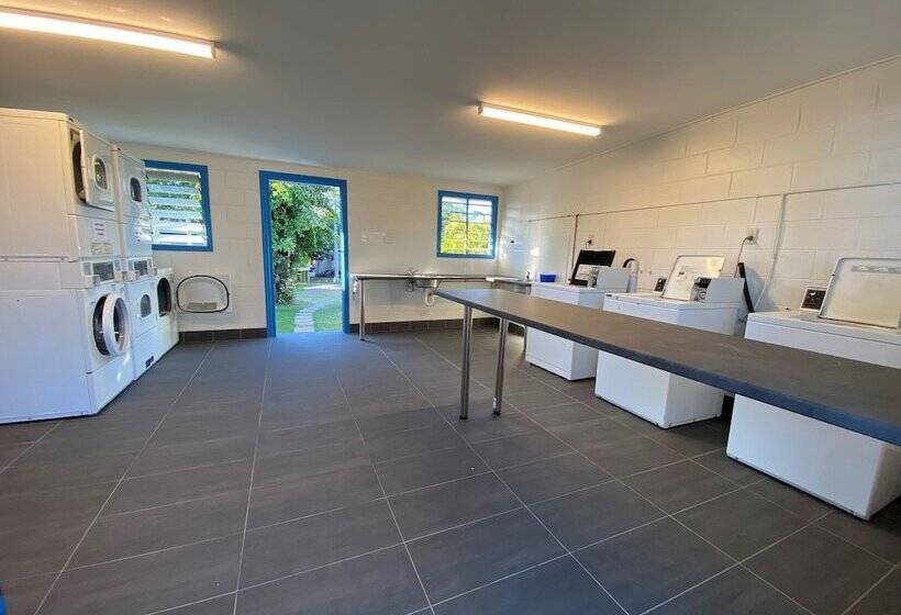 هتل Bundaberg Park Village