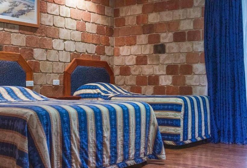 בית מלון כפרי Golfers Inn