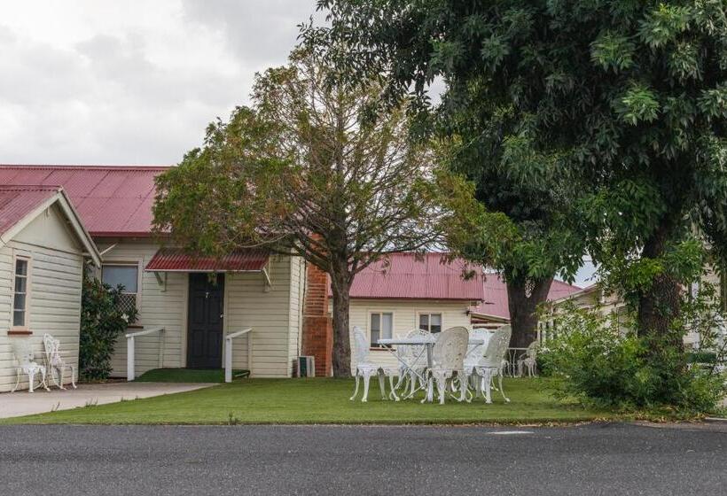 בית מלון כפרי Golfers Inn