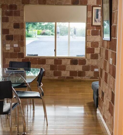 בית מלון כפרי Golfers Inn