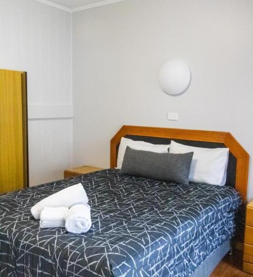 בית מלון כפרי Golfers Inn