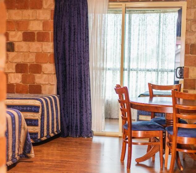 בית מלון כפרי Golfers Inn