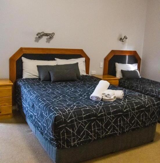 בית מלון כפרי Golfers Inn