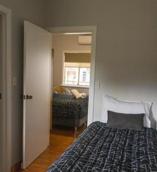 בית מלון כפרי Golfers Inn