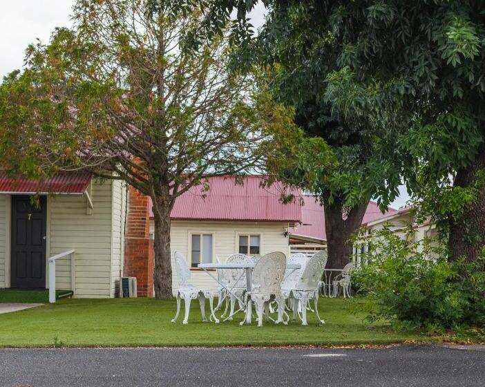 בית מלון כפרי Golfers Inn