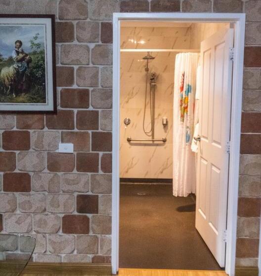 בית מלון כפרי Golfers Inn